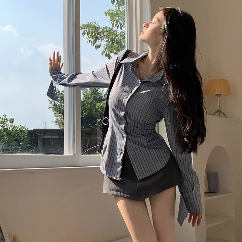 Y2k ストライプシャツ女性長袖デザインボタンアップトップス - Street Fashion Korea のレビューと価格